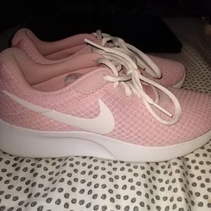 Nike Tanjun Sneakers Sz 7.5